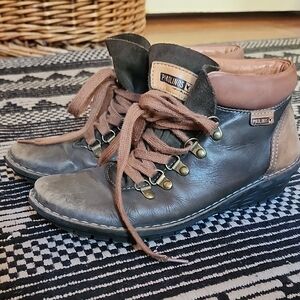 Pikolinos Two-Tone Leather Boots